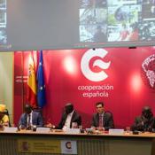 Ponentes de la Mesa Redonda sobre " Gobernanza Democrática en Senegal:descentralización y participación sobre la sociedad civil"