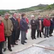 Un grupo visitando las Salinas de Añana